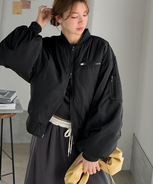 classicalelf（クラシカルエルフ）の「【AYAさんコラボ】ボリューム感と軽やかさを両立。中綿入りボリュームスリーブMA-1（MA-1・レディース・ブラック・X-LARGE/SMALL/MEDIUM/LARGE）」の17枚目の写真