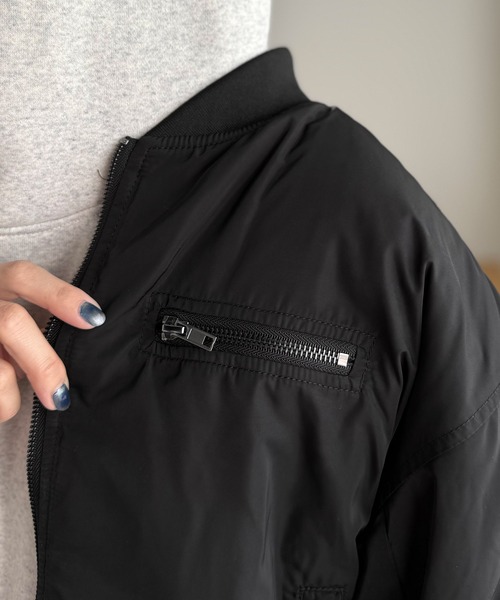 classicalelf（クラシカルエルフ）の「【AYAさんコラボ】ボリューム感と軽やかさを両立。中綿入りボリュームスリーブMA-1（MA-1・レディース・ブラック・X-LARGE/SMALL/MEDIUM/LARGE）」の7枚目の写真