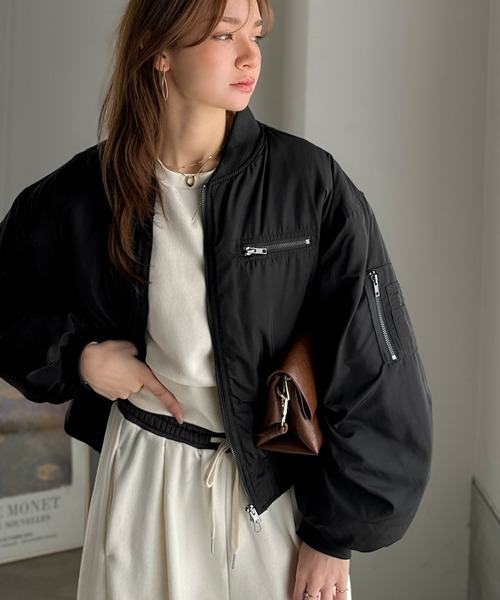 classicalelf（クラシカルエルフ）の「【AYAさんコラボ】ボリューム感と軽やかさを両立。中綿入りボリュームスリーブMA-1（MA-1・レディース・ブラック・X-LARGE/SMALL/MEDIUM/LARGE）」の13枚目の写真