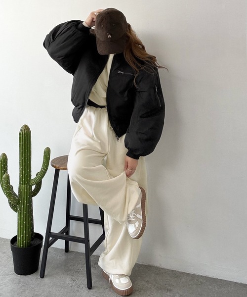 classicalelf（クラシカルエルフ）の「【AYAさんコラボ】ボリューム感と軽やかさを両立。中綿入りボリュームスリーブMA-1（MA-1・レディース・ブラック・X-LARGE/SMALL/MEDIUM/LARGE）」の2枚目の写真