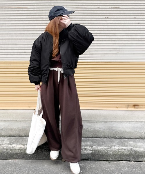 classicalelf（クラシカルエルフ）の「【AYAさんコラボ】ボリューム感と軽やかさを両立。中綿入りボリュームスリーブMA-1（MA-1・レディース・ブラック・X-LARGE/SMALL/MEDIUM/LARGE）」の12枚目の写真