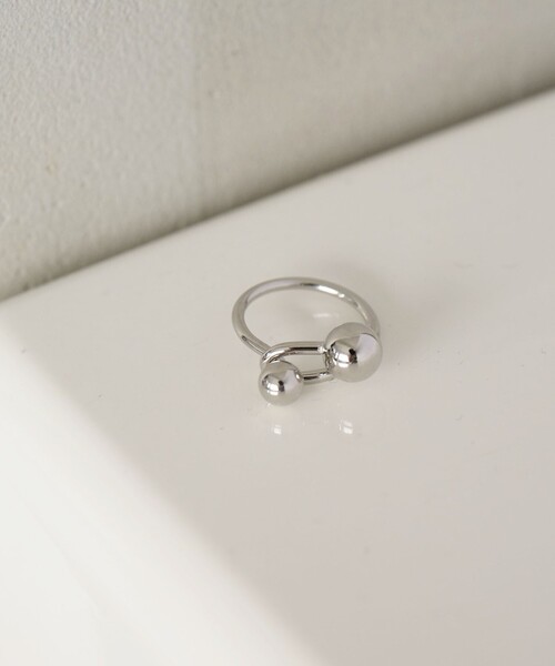 green label relaxing（グリーンレーベルリラクシング）の「【WEB限定】ボール モチーフ リング（リング・レディース・シルバー/ゴールド・FREE）」の4枚目の写真