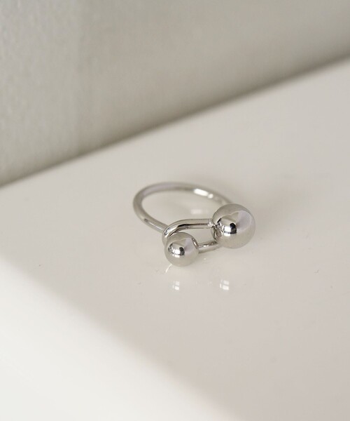 green label relaxing（グリーンレーベルリラクシング）の「【WEB限定】ボール モチーフ リング（リング・レディース・シルバー/ゴールド・FREE）」の5枚目の写真