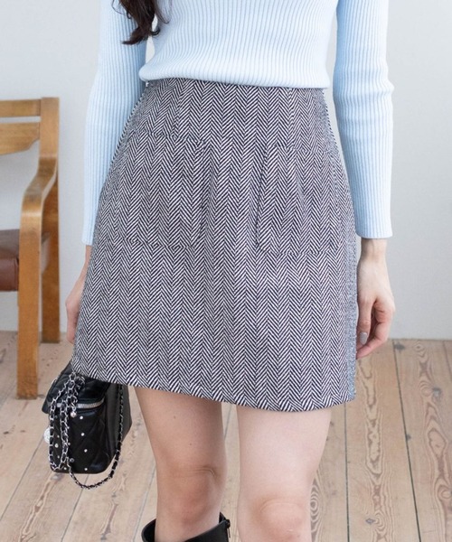 CLEAR BASIC（クリアベーシック）の「ヘリンボーンポケットデザインミニスカート[大人 フェミニン 上品]≪AW新作≫（スカート・レディース・ブラック/ベージュ・M/S）」の2枚目の写真