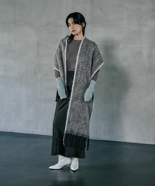 LEPSIM（レプシィム）の「配色無地ストール　587985（ストール/ショール・レディース・チャコールグレー/レッド/アイボリー・ONE SIZE）」の8枚目の写真