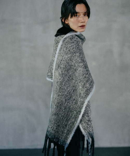 LEPSIM（レプシィム）の「配色無地ストール　587985（ストール/ショール・レディース・チャコールグレー/レッド/アイボリー・ONE SIZE）」の10枚目の写真