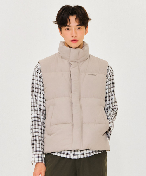 CHASECULT(チェイスカルト)の「共用エアボリュームハイネックベスト-ベージュ(ベスト・メンズ・Beige・90/100/95/105)」の1枚目の写真