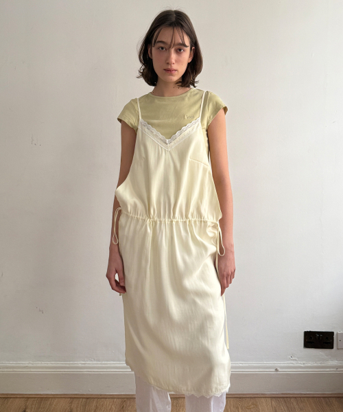SINOON(シヌーン)の「V-Neck Layered Lace Silky Dress (Cream Yellow)(ワンピース・レディース・イエロー・FREE)」の3枚目の写真