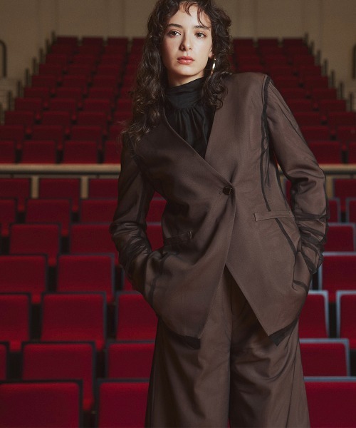 Callarus(カラルス)の「【お呼ばれ・よそいき・結婚式・パーティー・オケージョンドレス】<単品>チュールレイヤードデザインジャケット〔Callarus〕(ノーカラージャケット・レディース・チャコール/ブラウン/ブラック系その他・3L/LL/L/M)」の5枚目の写真