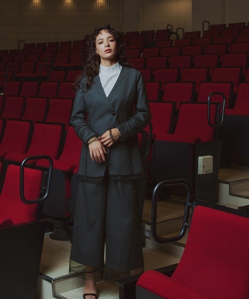 Callarus(カラルス)の「【お呼ばれ・よそいき・結婚式・パーティー・オケージョンドレス】<単品>チュールレイヤードデザインジャケット〔Callarus〕(ノーカラージャケット・レディース・チャコール/ブラウン/ブラック系その他・3L/LL/L/M)」の22枚目の写真