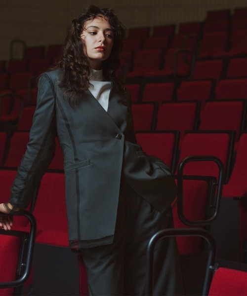 Callarus(カラルス)の「【お呼ばれ・よそいき・結婚式・パーティー・オケージョンドレス】<単品>チュールレイヤードデザインジャケット〔Callarus〕(ノーカラージャケット・レディース・チャコール/ブラウン/ブラック系その他・3L/LL/L/M)」の14枚目の写真