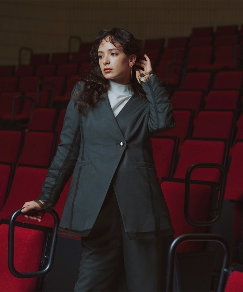 Callarus(カラルス)の「【お呼ばれ・よそいき・結婚式・パーティー・オケージョンドレス】<単品>チュールレイヤードデザインジャケット〔Callarus〕(ノーカラージャケット・レディース・チャコール/ブラウン/ブラック系その他・3L/LL/L/M)」の15枚目の写真