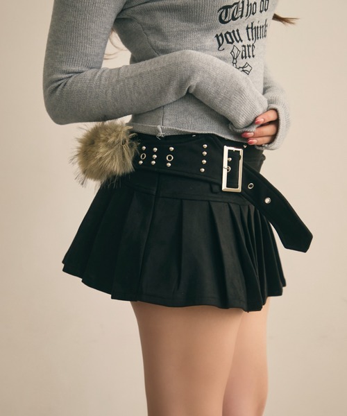 TITTY&CO.(ティティーアンドコー)の「スタッズベルト付きプリーツミニスカート(スカート・レディース・ブラック/アニマル/キャメル・FREE)」の2枚目の写真