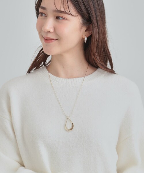 SHOO・LA・RUE(シューラルー)の「フェイクスエードドロップネックレス(ネックレス・レディース・ダークブラウン/ゴールド/ブラック・00)」の4枚目の写真