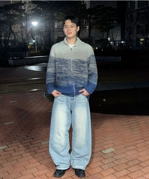 SUARE(スアレ)の「ウールグラデーションコーウィチャンニットレッド(ニット/セーター・レディース・レッド・MEDIUM/LARGE)」の3枚目の写真