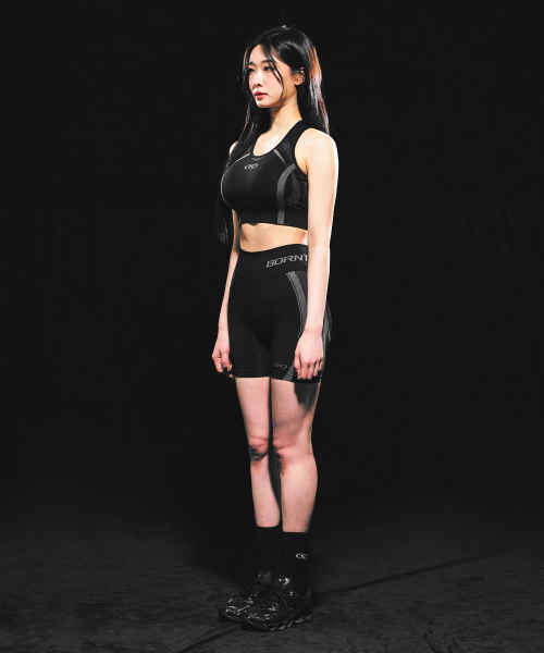 BORN TO WIN（ボーントゥウィン）の「W SYMBOL B ECLIPSE SEAMLESS BRA TOP [BLACK]（チューブトップ・レディース・その他・1/2）」の4枚目の写真