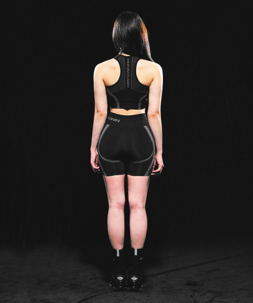 BORN TO WIN（ボーントゥウィン）の「W SYMBOL B ECLIPSE SEAMLESS BRA TOP [BLACK]（チューブトップ・レディース・その他・1/2）」の5枚目の写真