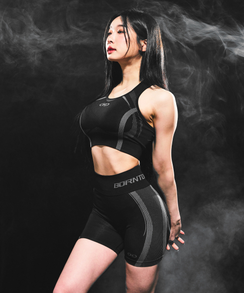 BORN TO WIN（ボーントゥウィン）の「W SYMBOL B ECLIPSE SEAMLESS BRA TOP [BLACK]（チューブトップ・レディース・その他・1/2）」の6枚目の写真