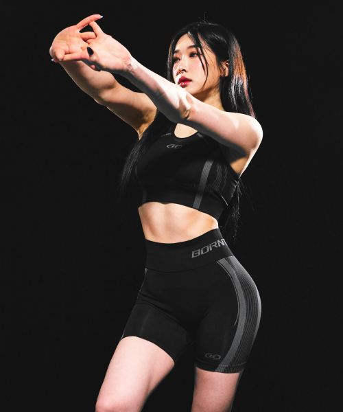 BORN TO WIN（ボーントゥウィン）の「W SYMBOL B ECLIPSE SEAMLESS BRA TOP [BLACK]（チューブトップ・レディース・その他・1/2）」の9枚目の写真