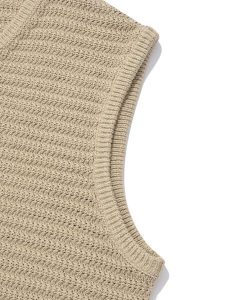 COVERNAT(カバーナット)の「Vネックニットベストベージュ(ベスト・レディース・その他・LARGE/MEDIUM/SMALL/X-LARGE/XX-LARGE)」の4枚目の写真