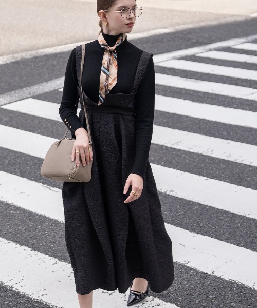 HAYNI（ヘイニ）の「Rumie ルミエ（ショルダーバッグ・レディース・ブラック×シルバー/グレー系・FREE）」の2枚目の写真