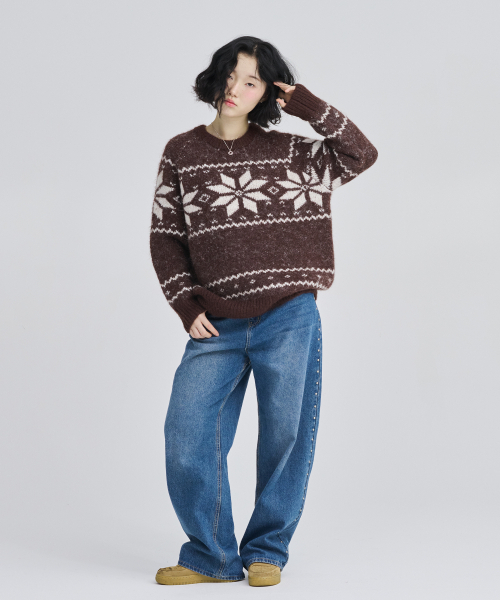AWESOME STUDIO(オーサムスタジオ)の「ノルディック雪の結晶ジャカードラウンドニットブラウン(ニット/セーター・レディース・ブラウン・MEDIUM/LARGE)」の3枚目の写真