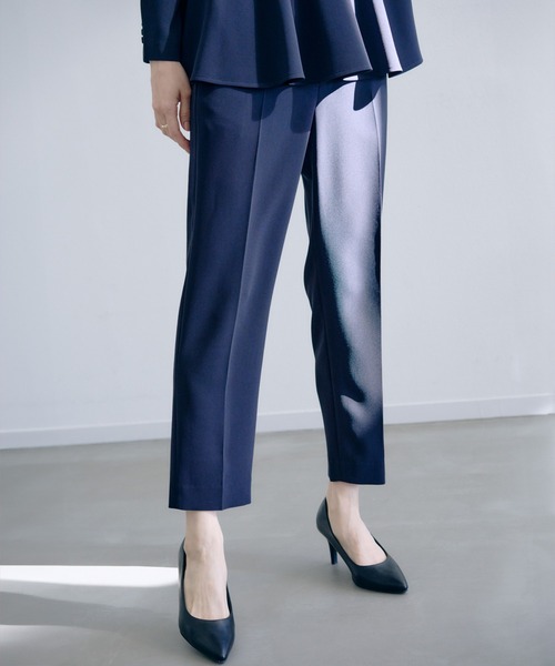 ROPE'（ロペ）の「トリアセダブルクロス テーパードパンツ/イージーケア・セットアップ対応・26SS（その他パンツ・レディース・ベージュ/ネイビー・36/38/40）」の2枚目の写真