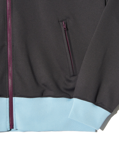 PIECEMAKER(ピースメーカー)の「COLOR BLOCK TRACK ZIP UP JACKET (CHARCOAL)(ナイロンジャケット・レディース・その他・FREE)」の4枚目の写真