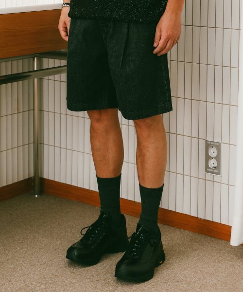ESN(イーエスエヌ)の「エッセンシャルワンタックデニムショーツブラック(その他パンツ・メンズ・その他・LARGE/MEDIUM/X-LARGE)」の1枚目の写真