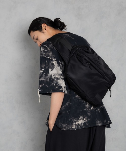 ADAM PATEK(アダムパテック)の「【ADAMPATEK/アダムパテック】bright twill BIG body bag / ブライトツイル配色ビッグボディバッグ(ボディバッグ/ウエストポーチ・メンズ・ブラック/グレー・FREE)」の2枚目の写真