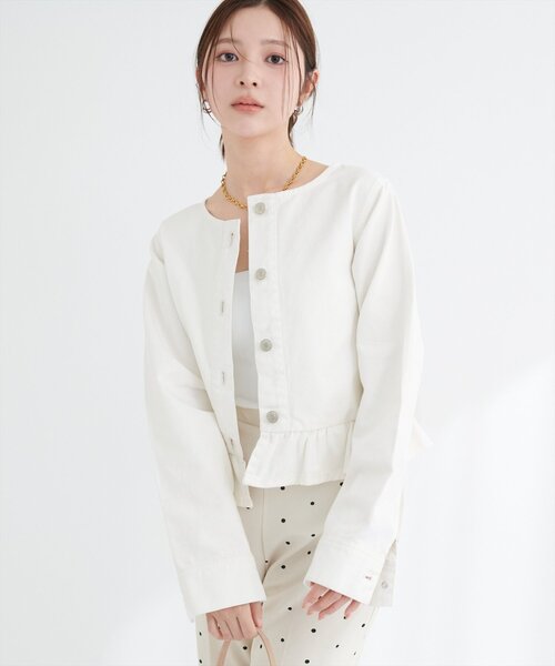 natural couture(ナチュラルクチュール)の「ノーカラーペプラムデニムジャケット(デニムジャケット・レディース・オフホワイト/ブルー/インディゴブルー・FREE)」の8枚目の写真