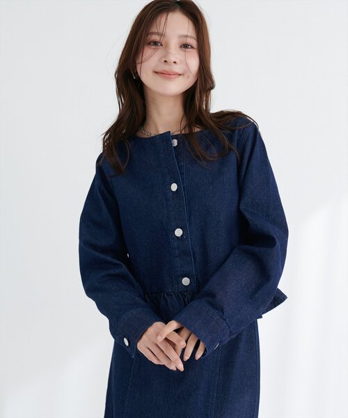 natural couture(ナチュラルクチュール)の「ノーカラーペプラムデニムジャケット(デニムジャケット・レディース・オフホワイト/ブルー/インディゴブルー・FREE)」の18枚目の写真