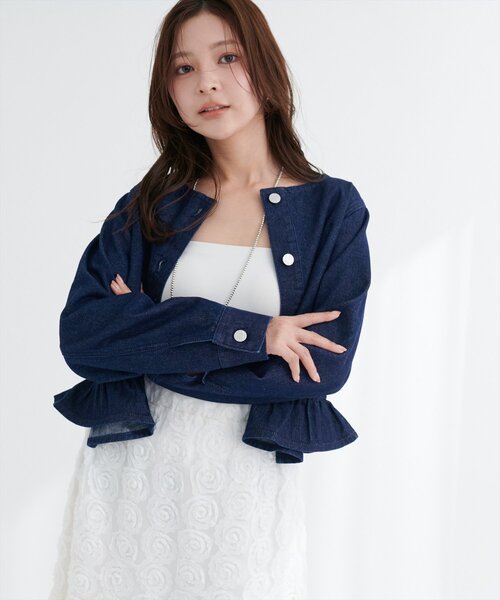 natural couture(ナチュラルクチュール)の「ノーカラーペプラムデニムジャケット(デニムジャケット・レディース・オフホワイト/ブルー/インディゴブルー・FREE)」の8枚目の写真