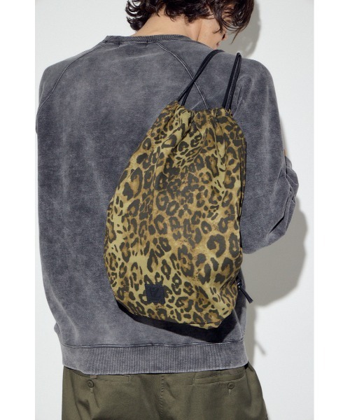 AZUL by moussy（アズールバイマウジー）の「アップリケナップサック（バックパック/リュック・メンズ・ブラック/ベージュ系その他・FREE）」の11枚目の写真