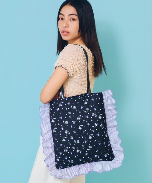 Casselini（キャセリーニ）の「Casselini(キャセリーニ)花柄プリントトート（トートバッグ・レディース・グリーン/ブラック/ブルー・FREE）」の2枚目の写真