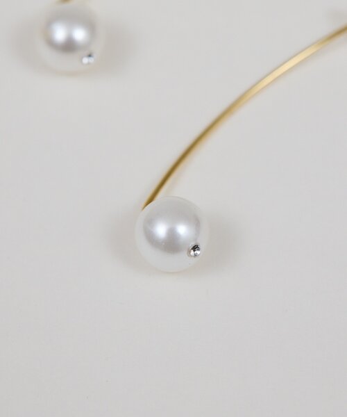 GALLARDAGALANTE(ガリャルダガランテ)の「シェルパールラインフックピアス(ピアス(両耳用)・レディース・ホワイト/ネイビー・FREE)」の4枚目の写真