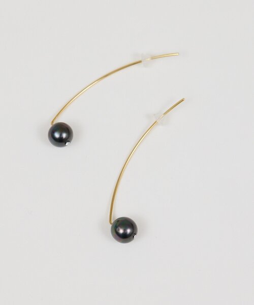 GALLARDAGALANTE(ガリャルダガランテ)の「シェルパールラインフックピアス(ピアス(両耳用)・レディース・ホワイト/ネイビー・FREE)」の6枚目の写真