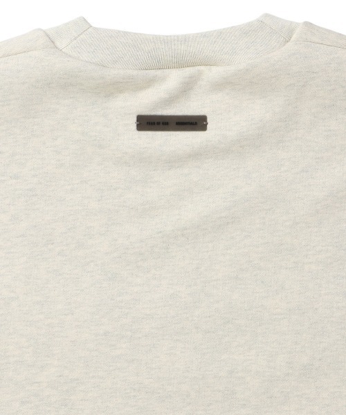 FOG ESSENTIALS（エフオージーエッセンシャルズ）の「ESSENTIALS Classic Crewneck Sweatshirt  エッセンシャルズ（スウェット・メンズ・オートミール・LARGE/MEDIUM/SMALL/X-LARGE）」の4枚目の写真