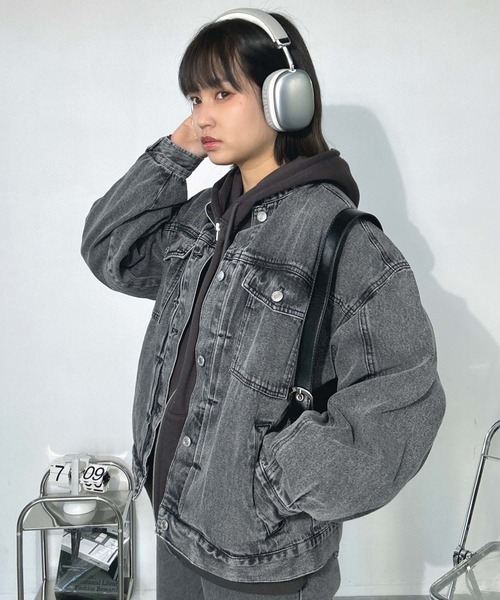 AS KNOW AS plus（アズノゥアズプラス）の「◯ノーカラーオーバーサイズデニムジャケット　セットアップ可能 【UNISEX ITEM】（デニムジャケット・レディース・ネイビー系/イエロー系/ブラック系・FREE）」の2枚目の写真