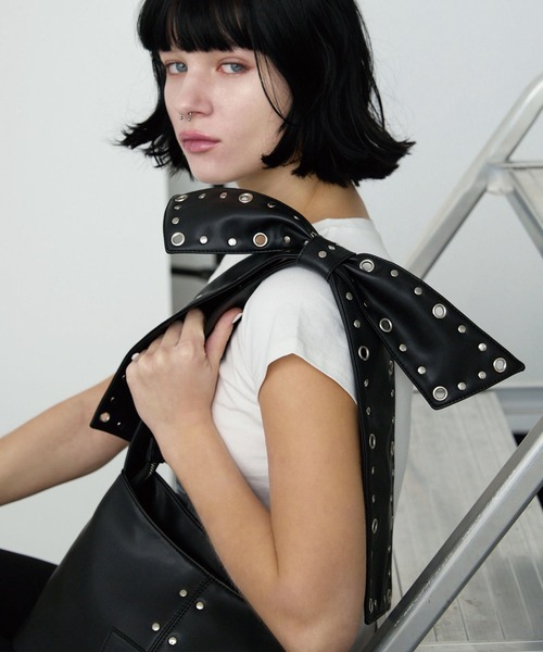 Heart Tattoo（ハートタトゥー）の「スタッズリボンバッグ / Studded Ribbon Bag（ショルダーバッグ・レディース・ブラック・FREE）」の5枚目の写真