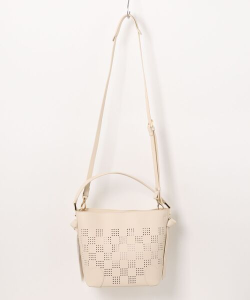 LANVIN en Bleu（ランバンオンブルー）の「ペルフォレ 2wayバッグ（ハンドバッグ・レディース・オフホワイト/ベージュ/ブラック・FREE）」の4枚目の写真