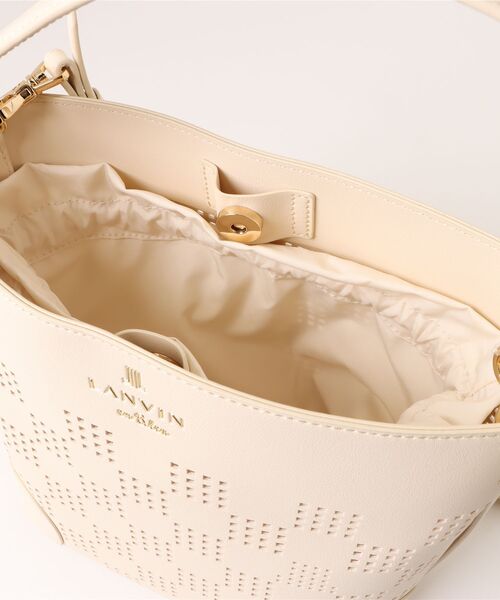 LANVIN en Bleu（ランバンオンブルー）の「ペルフォレ 2wayバッグ（ハンドバッグ・レディース・オフホワイト/ベージュ/ブラック・FREE）」の6枚目の写真