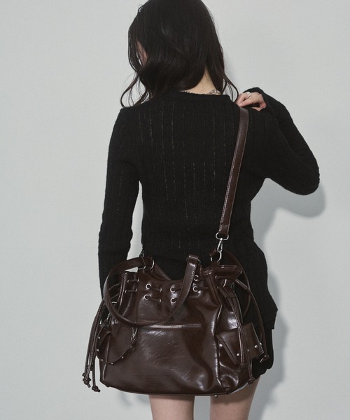 ENVYM（アンビー）の「スタッズ エナメル ドロスト ハンドバッグ 【2WAY】（ハンドバッグ・レディース・ブラウン/ブラック/アイボリー・FREE）」の10枚目の写真