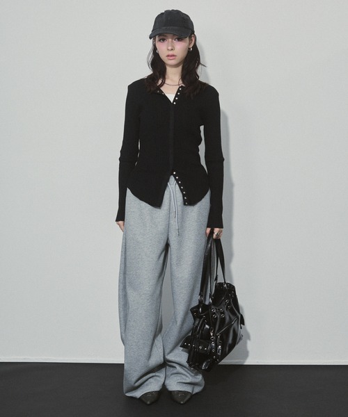 ENVYM（アンビー）の「スタッズ エナメル ドロスト ハンドバッグ 【2WAY】（ハンドバッグ・レディース・ブラウン/ブラック/アイボリー・FREE）」の20枚目の写真