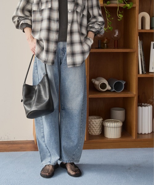 ANGIE（アンジー）の「【セットアップ対応】バレルレッグデニムパンツ（デニムパンツ・レディース・ブルー/ライトグレー/ピンク/イエロー・FREE）」の3枚目の写真