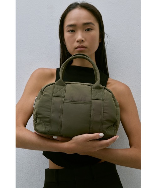 un/neu（アンノイ）の「パデッドミニボストン / 500mlペットボトル収納可能（ボストンバッグ・レディース・ホワイト/ブラック/カーキ・FREE）」の19枚目の写真