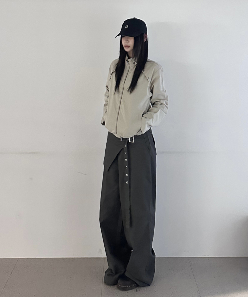 リニューアル] ハイネックスタンダードストラップビゾポイントブルゾン