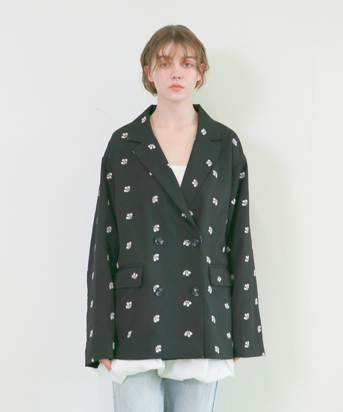mic by Olu.(ミックバイオルドット)の「< ZOZOTOWN限定 >フラワーエンブロイダリ―ジャケット(テーラードジャケット・レディース・グレー/ブラック・FREE)」の2枚目の写真