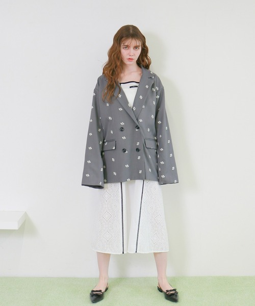 mic by Olu.(ミックバイオルドット)の「< ZOZOTOWN限定 >フラワーエンブロイダリ―ジャケット(テーラードジャケット・レディース・グレー/ブラック・FREE)」の6枚目の写真
