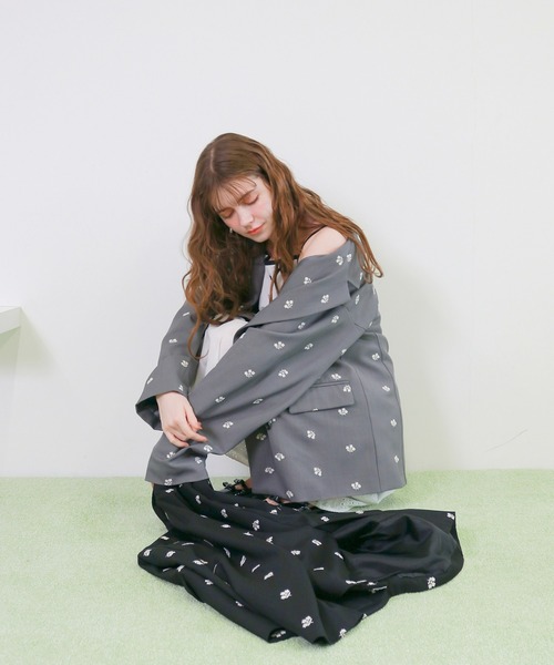mic by Olu.(ミックバイオルドット)の「< ZOZOTOWN限定 >フラワーエンブロイダリ―ジャケット(テーラードジャケット・レディース・グレー/ブラック・FREE)」の9枚目の写真